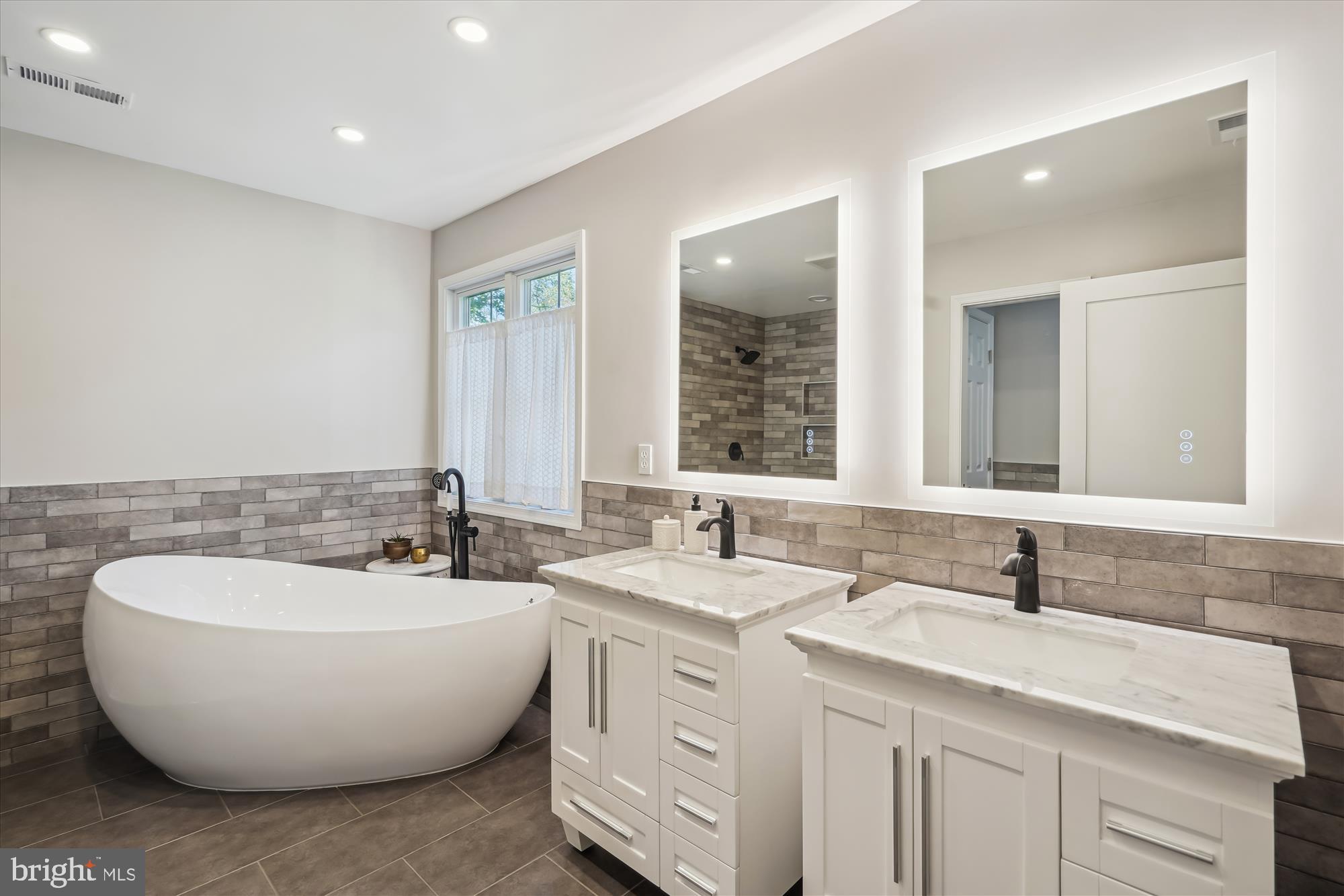 OAKLAND - Residential