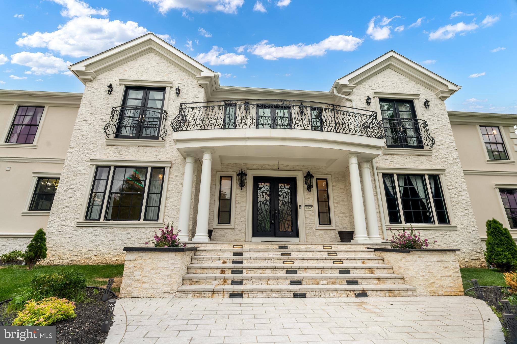 1065 NORTHFALLS COURT