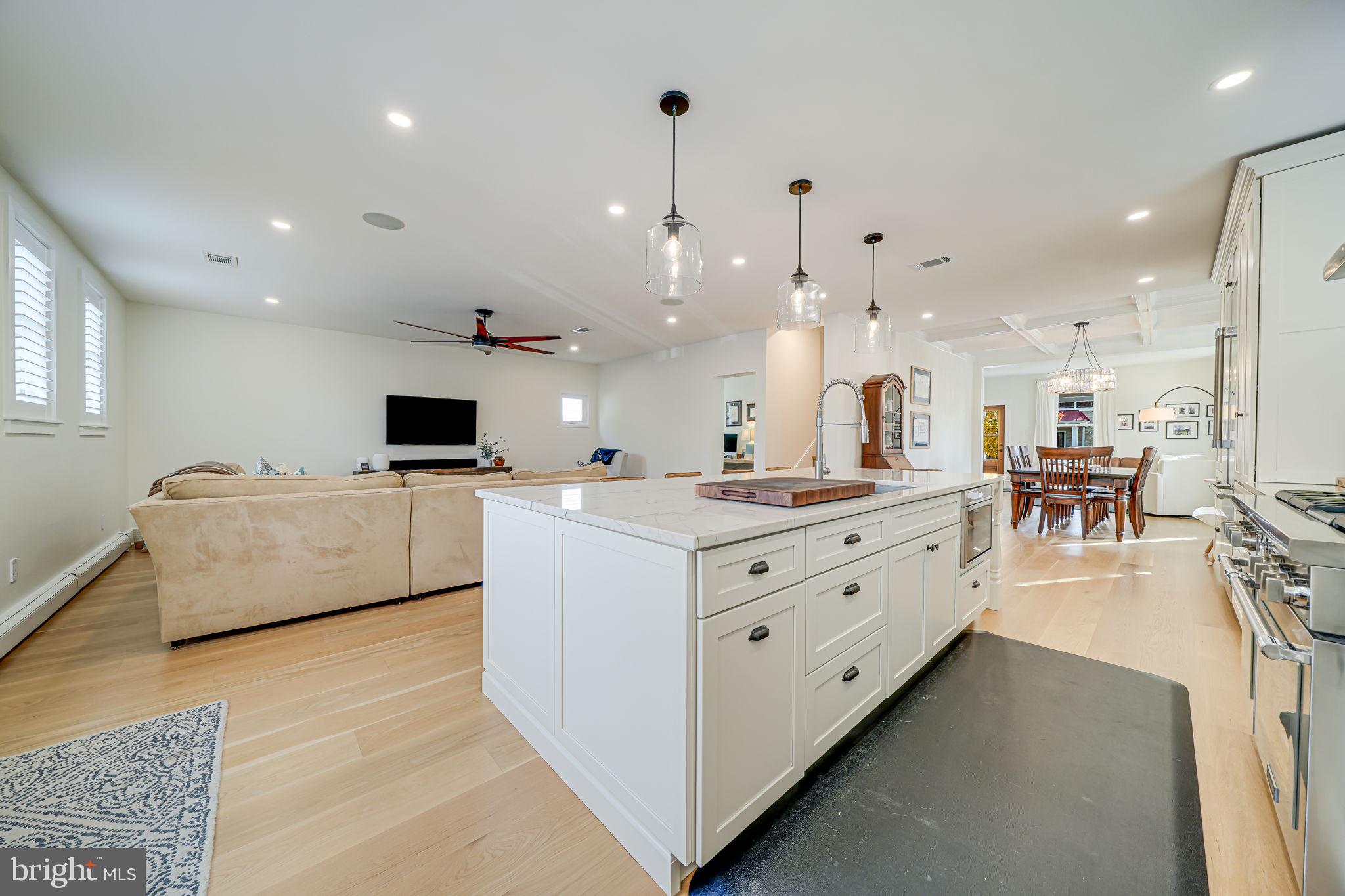 ADDISON HEIGHTS - Residential