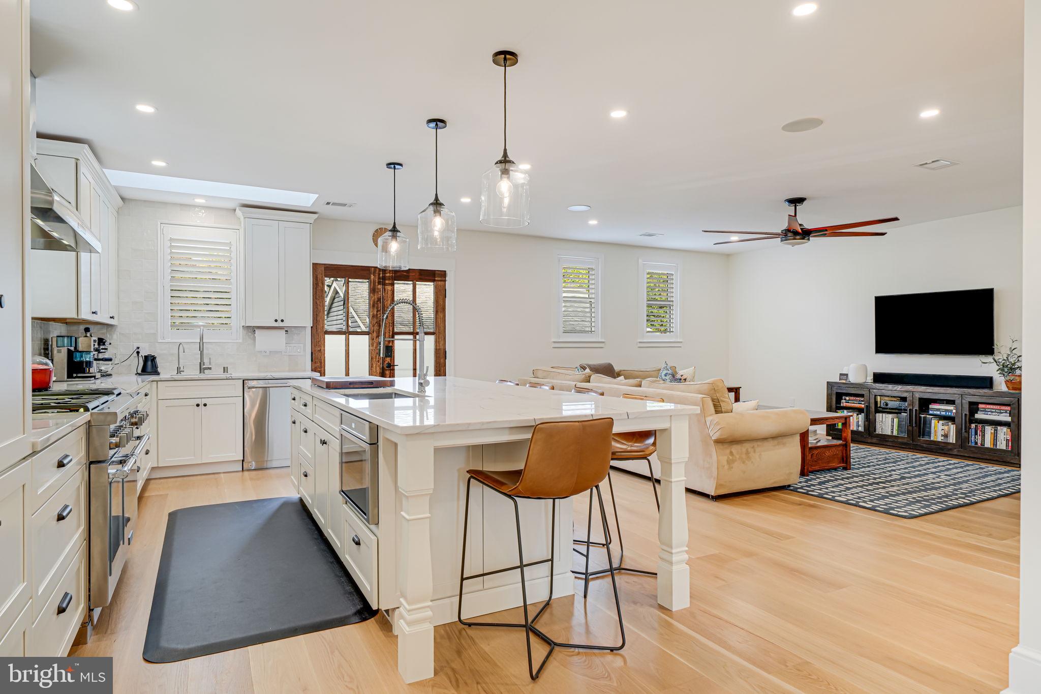 ADDISON HEIGHTS - Residential