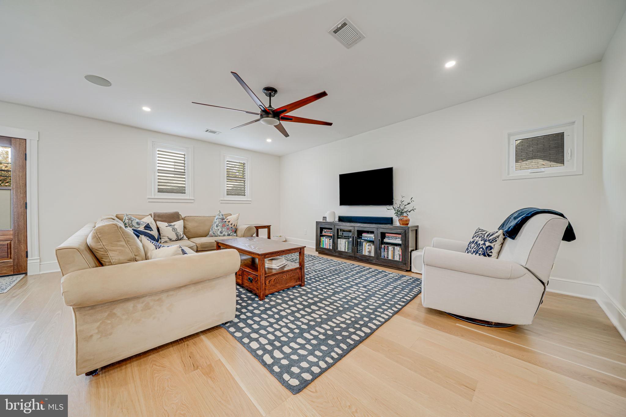 ADDISON HEIGHTS - Residential