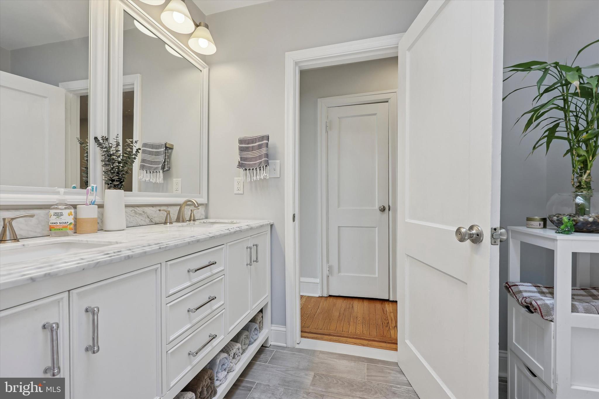 ROXBOROUGH - Residential