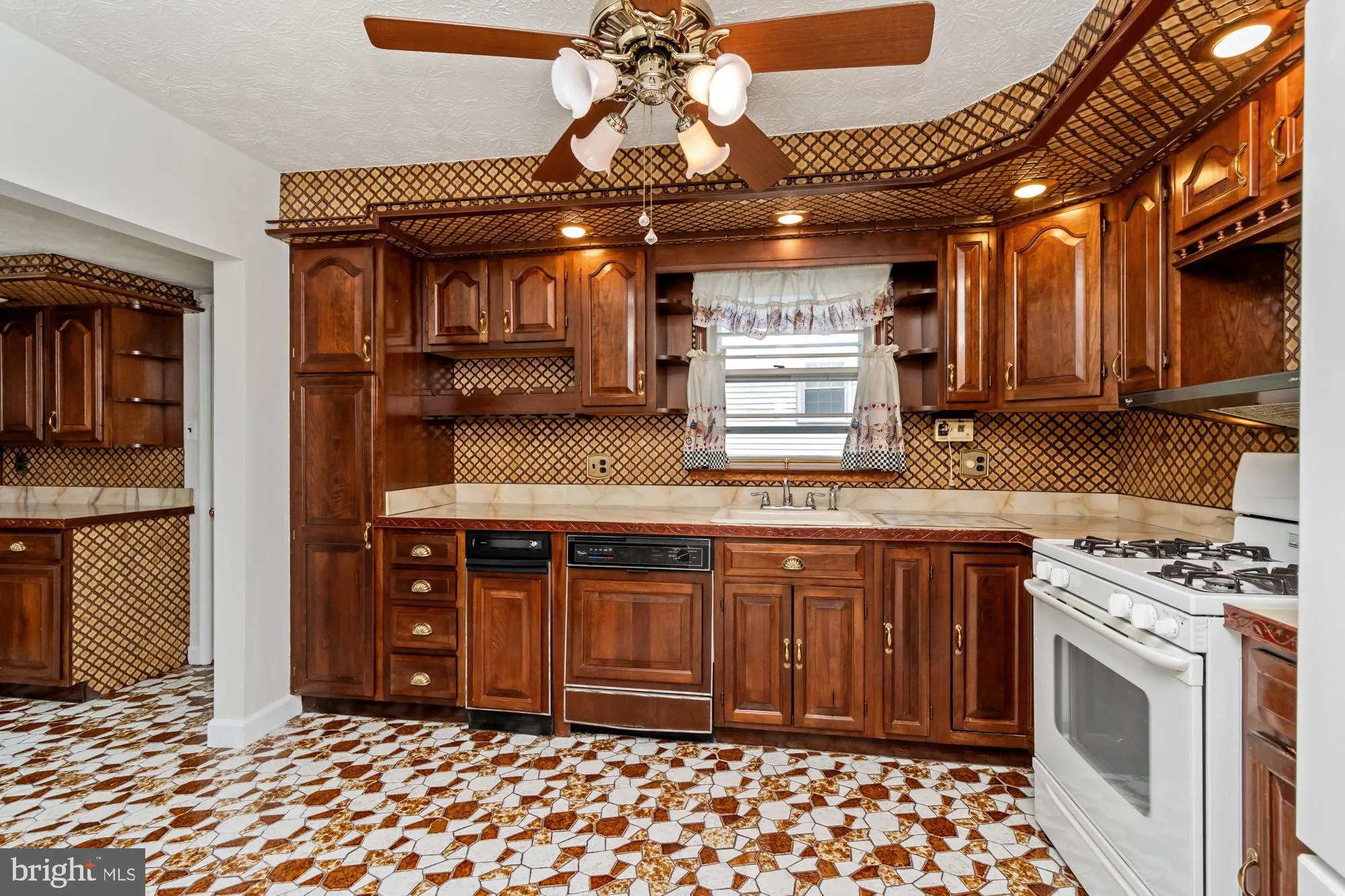 Baltimore, Maryland 21236, United States, 4 Bedrooms Bedrooms, ,2 BathroomsBathrooms,Residential,Pending,129360