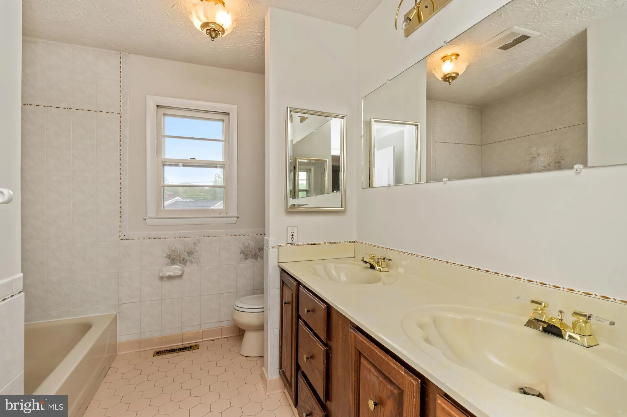 Baltimore, Maryland 21236, United States, 4 Bedrooms Bedrooms, ,2 BathroomsBathrooms,Residential,Pending,129360