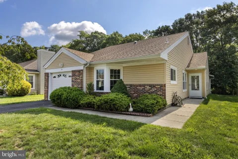 40 Pine Oak Boulevard, Barnegat, NJ MLS: NJOC2044300