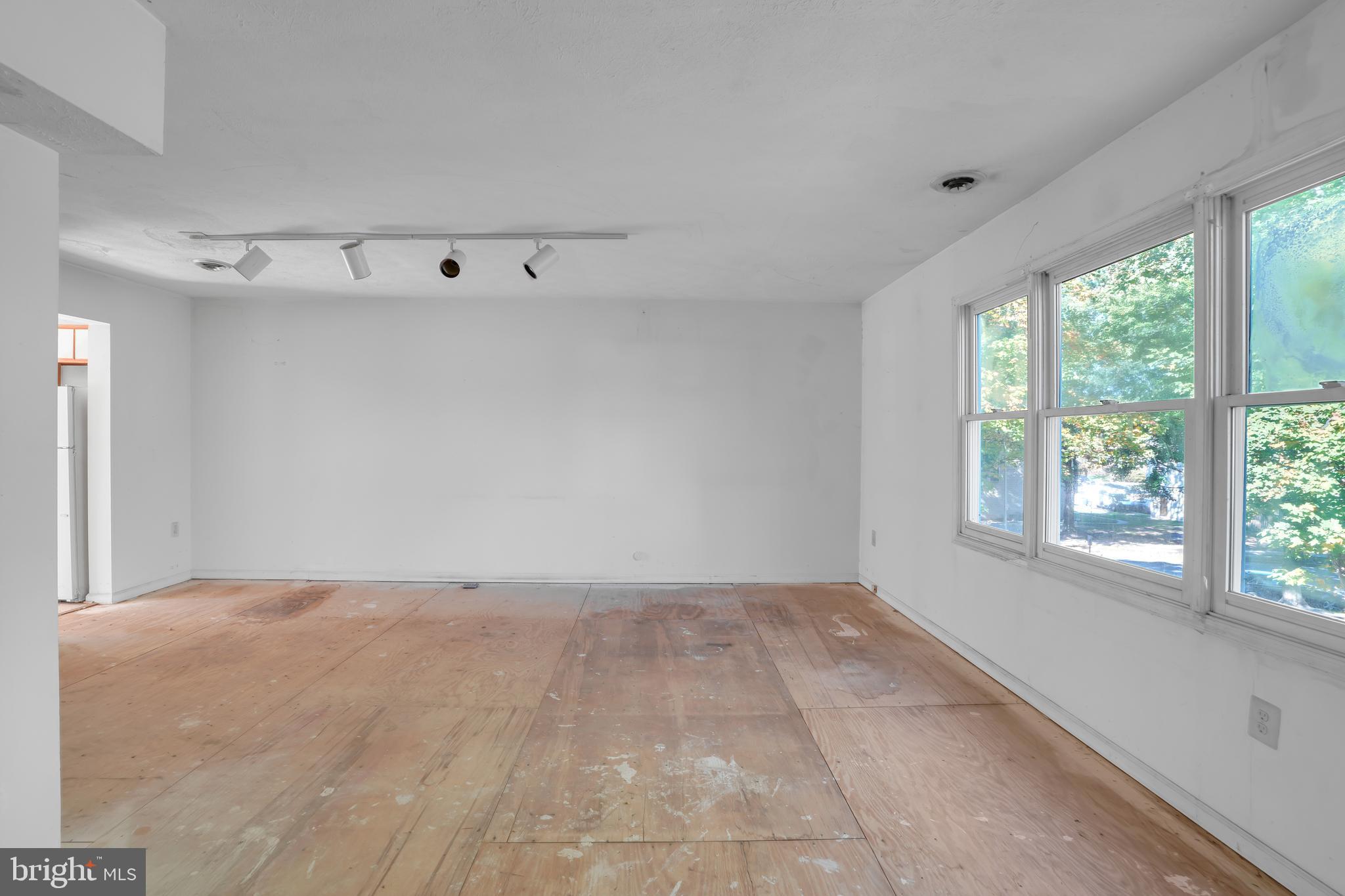 HILLCREST TOWNE - Residential