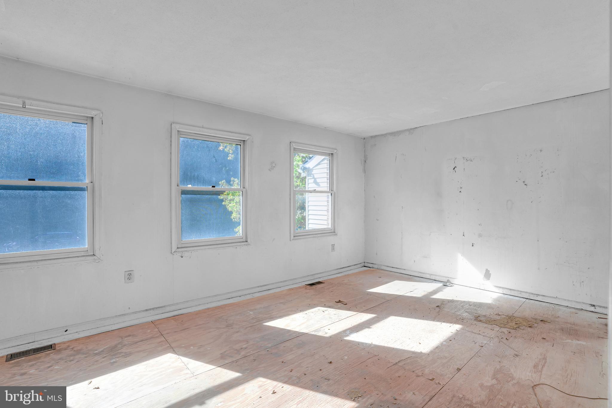 HILLCREST TOWNE - Residential