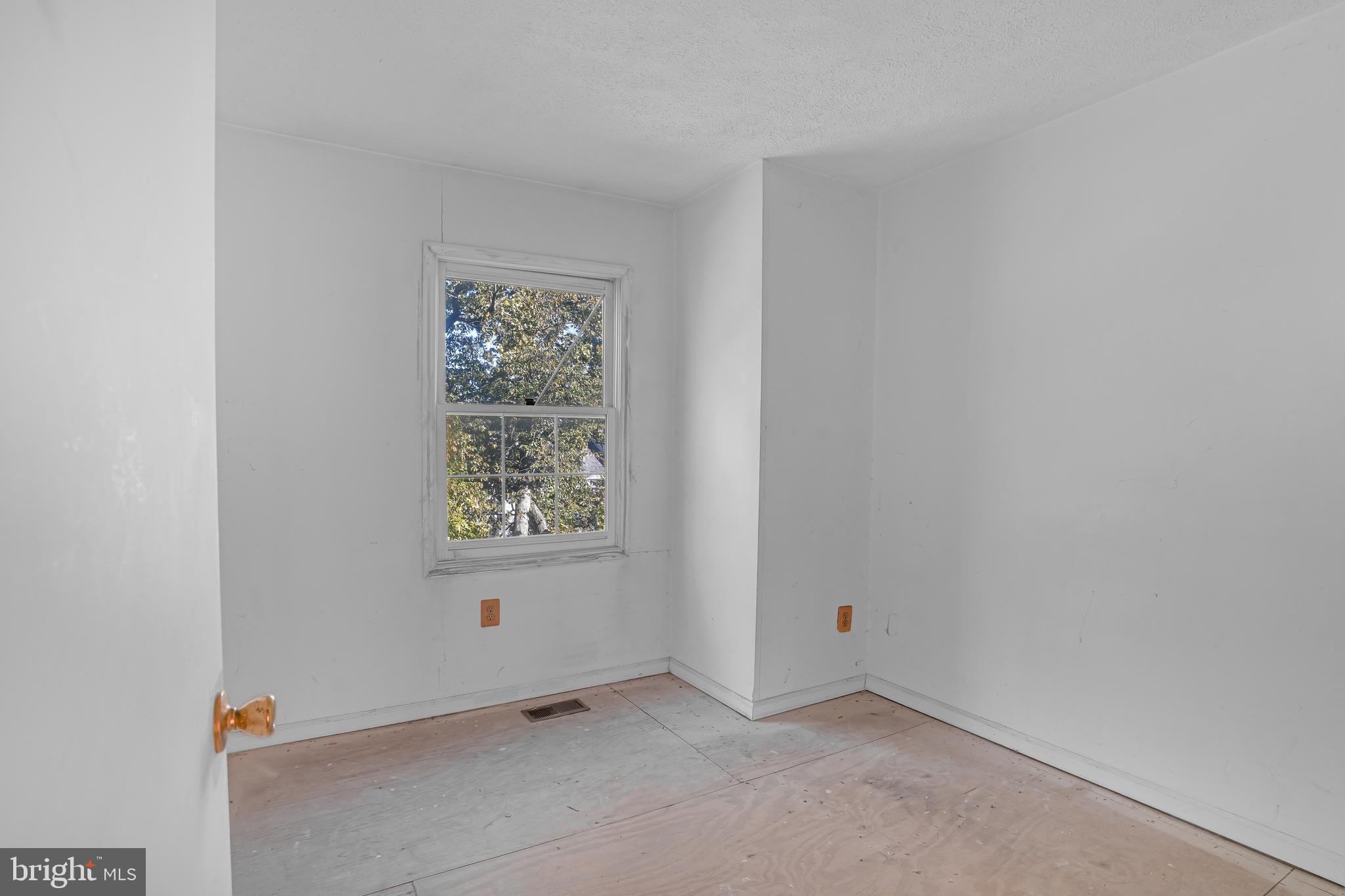 HILLCREST TOWNE - Residential