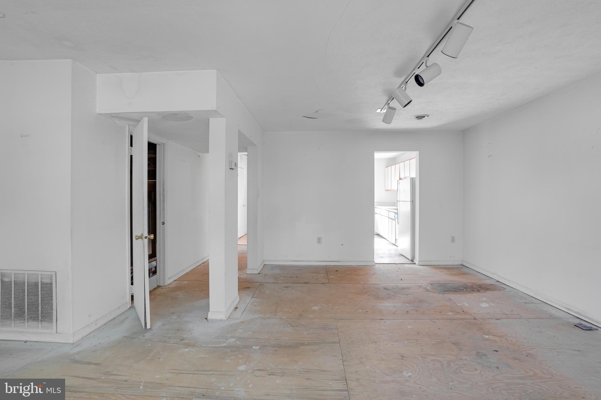 HILLCREST TOWNE - Residential