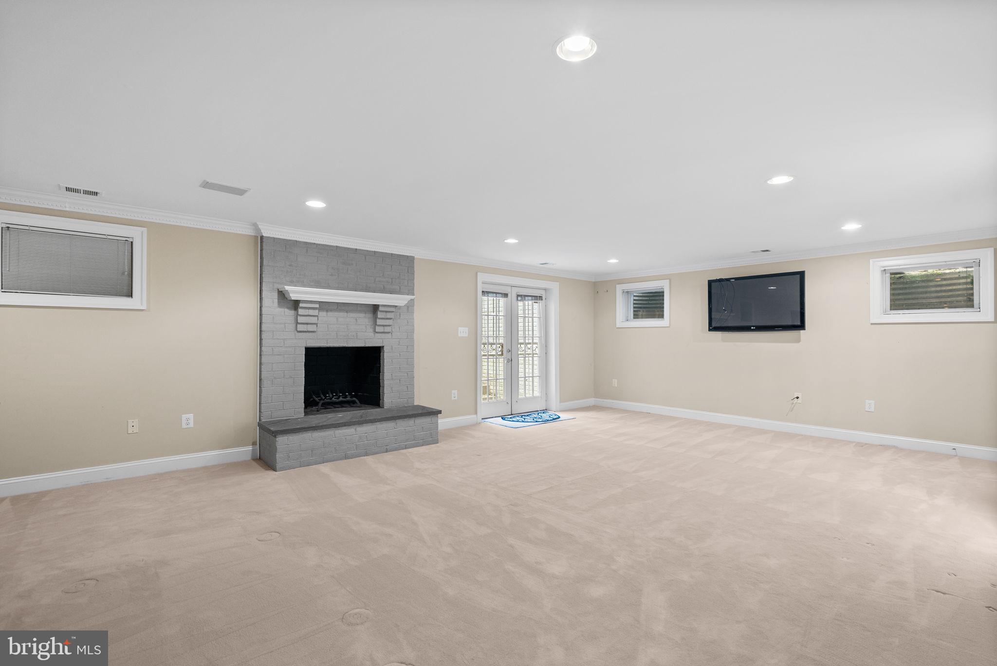 WILLOWS OF POTOMAC - Residential