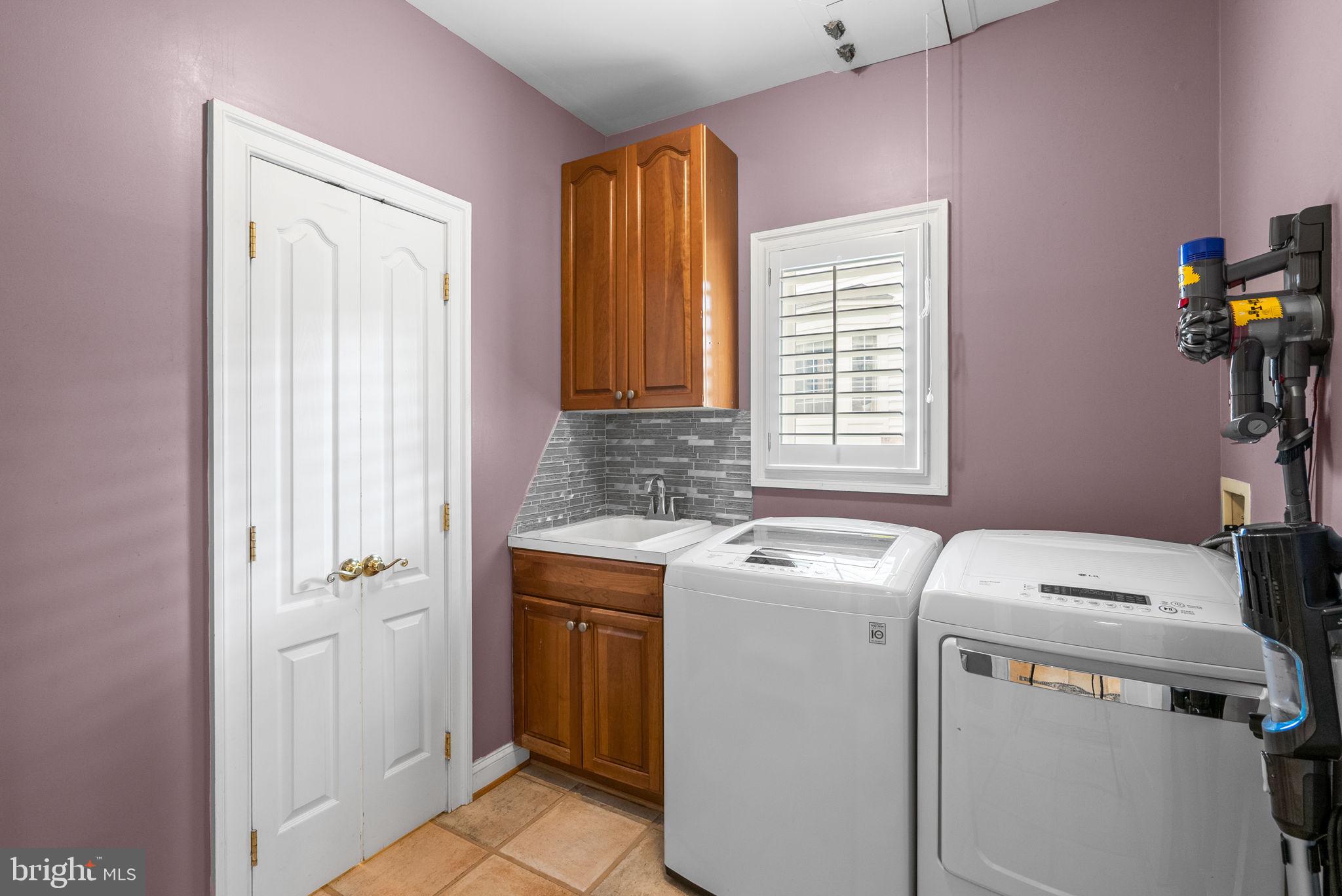 WILLOWS OF POTOMAC - Residential