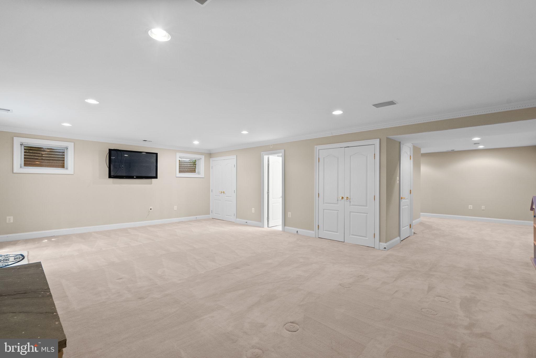 WILLOWS OF POTOMAC - Residential