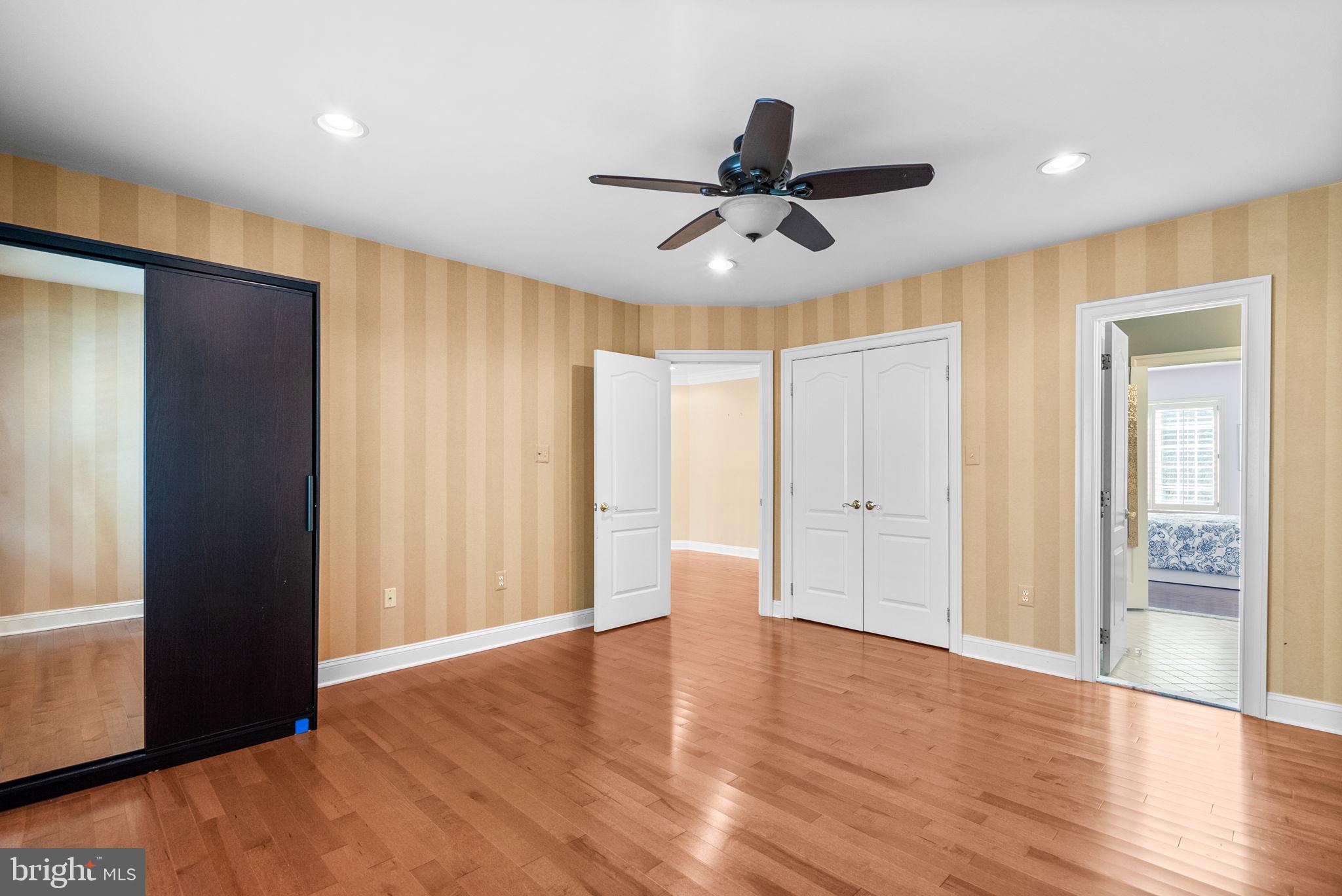 WILLOWS OF POTOMAC - Residential