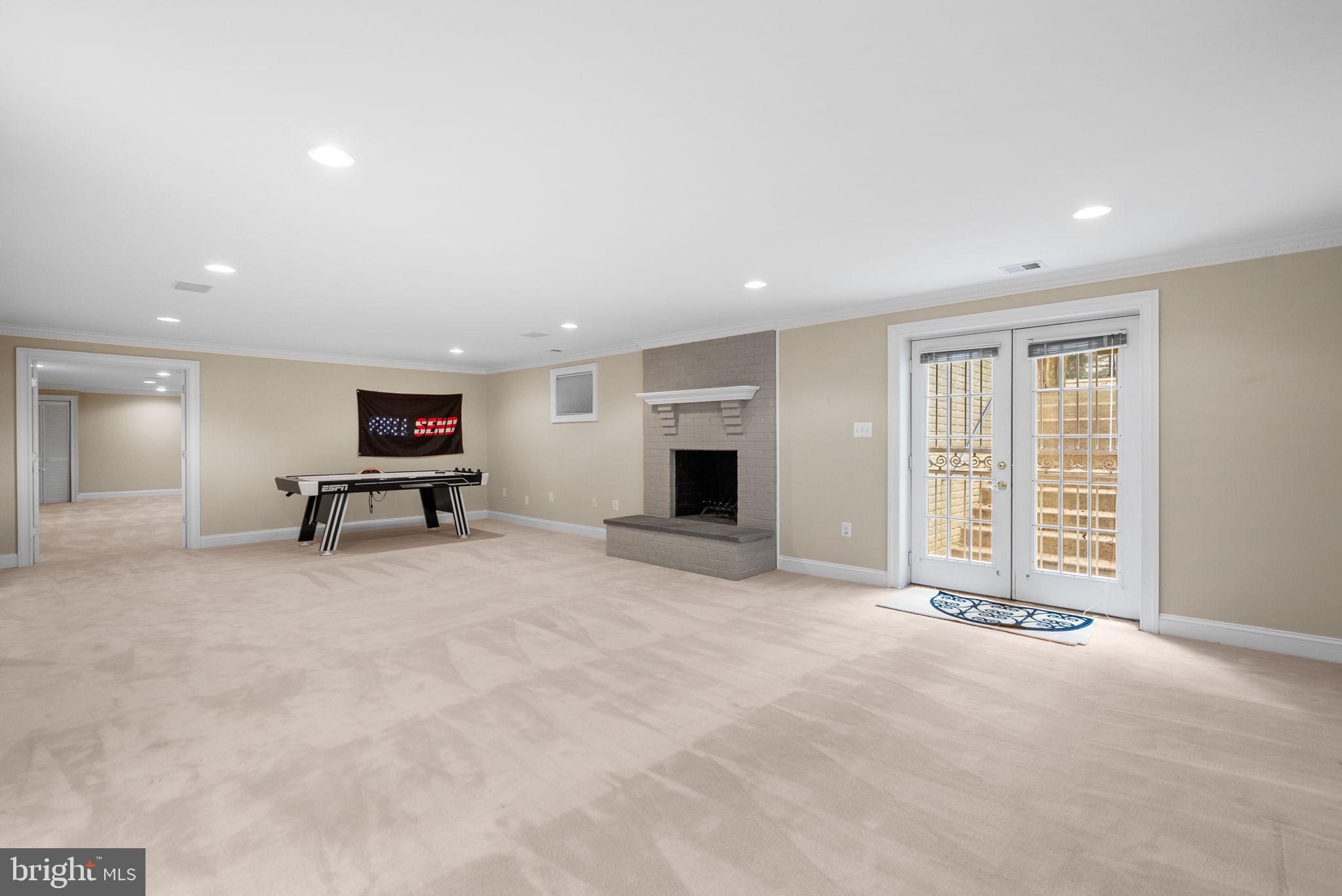 WILLOWS OF POTOMAC - Residential