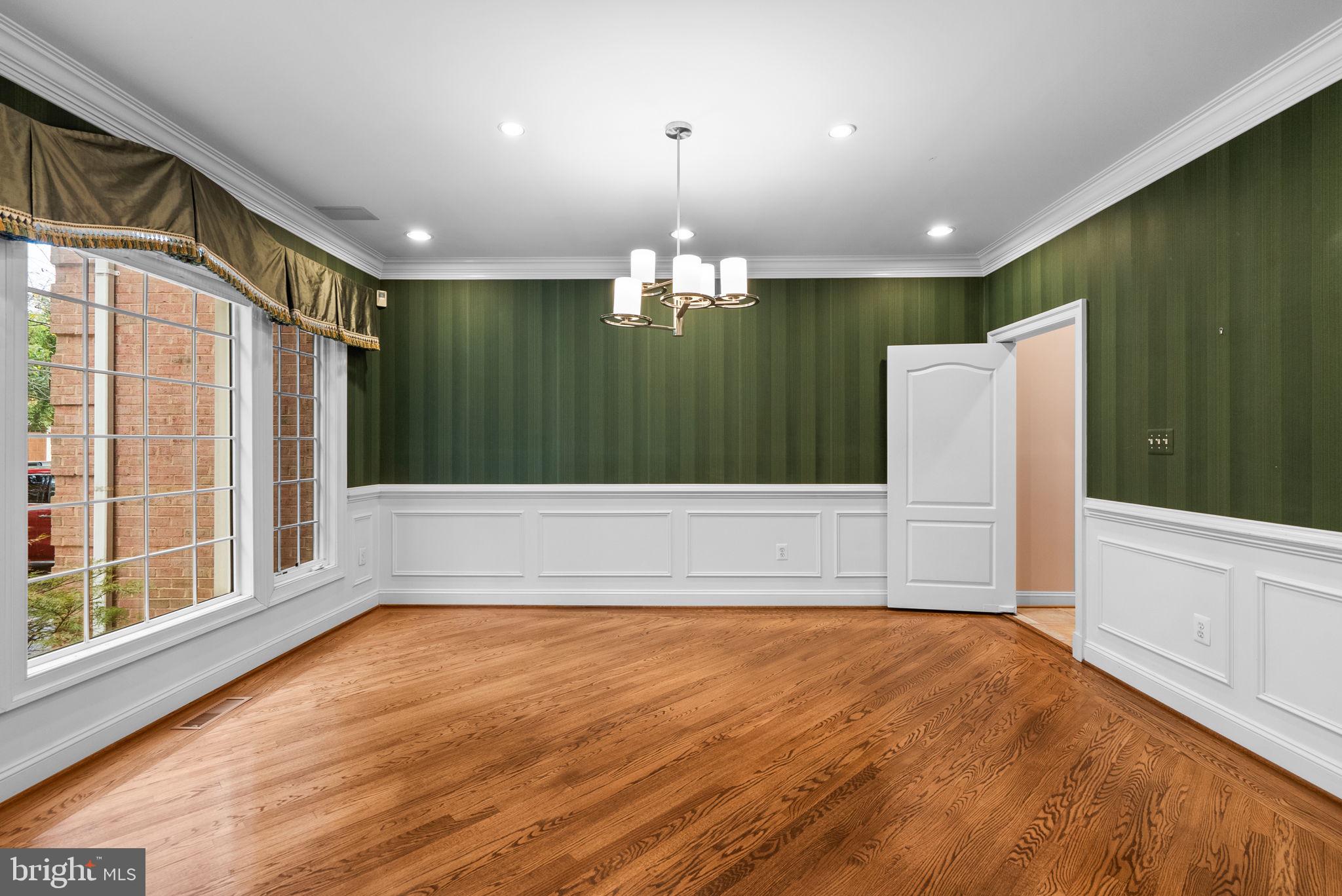 WILLOWS OF POTOMAC - Residential