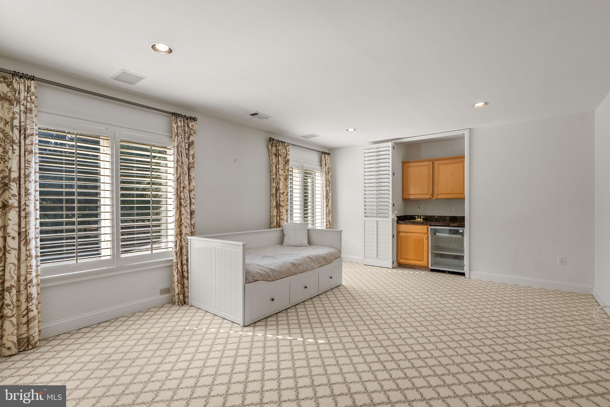 WILLOWS OF POTOMAC - Residential