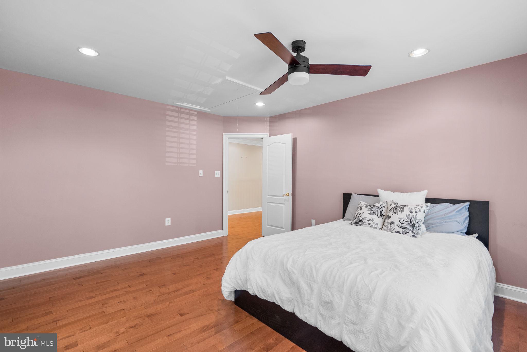 WILLOWS OF POTOMAC - Residential