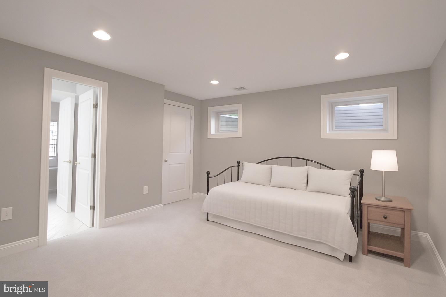 WILLOWS OF POTOMAC - Residential