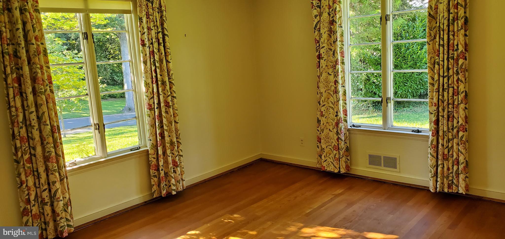 SPRING VALLEY - Residential
