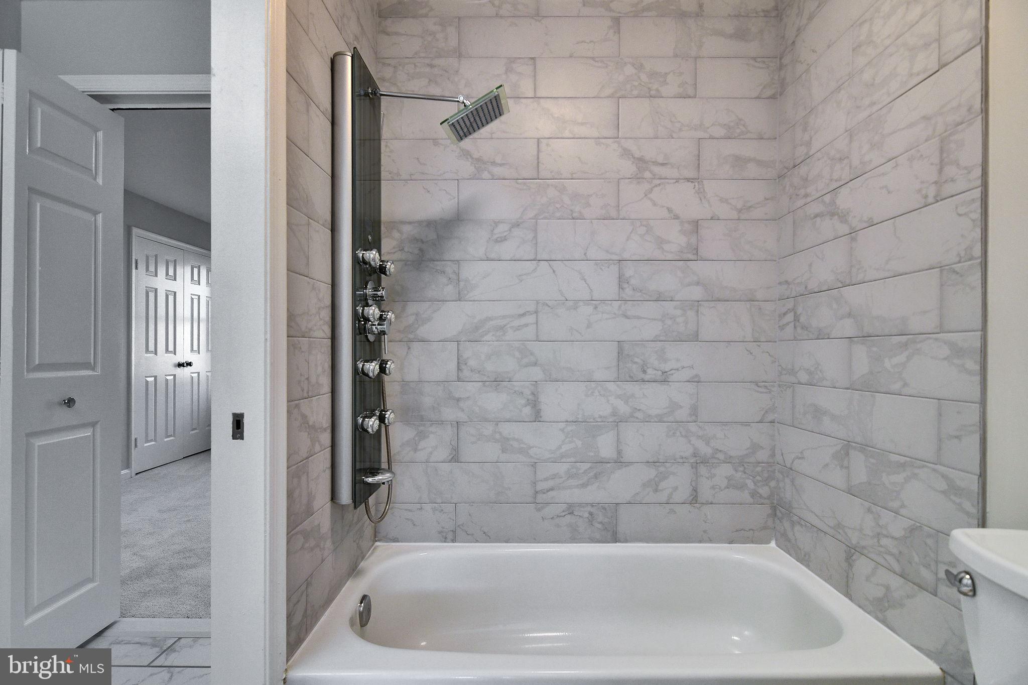 DOMINION SQUARE - Residential