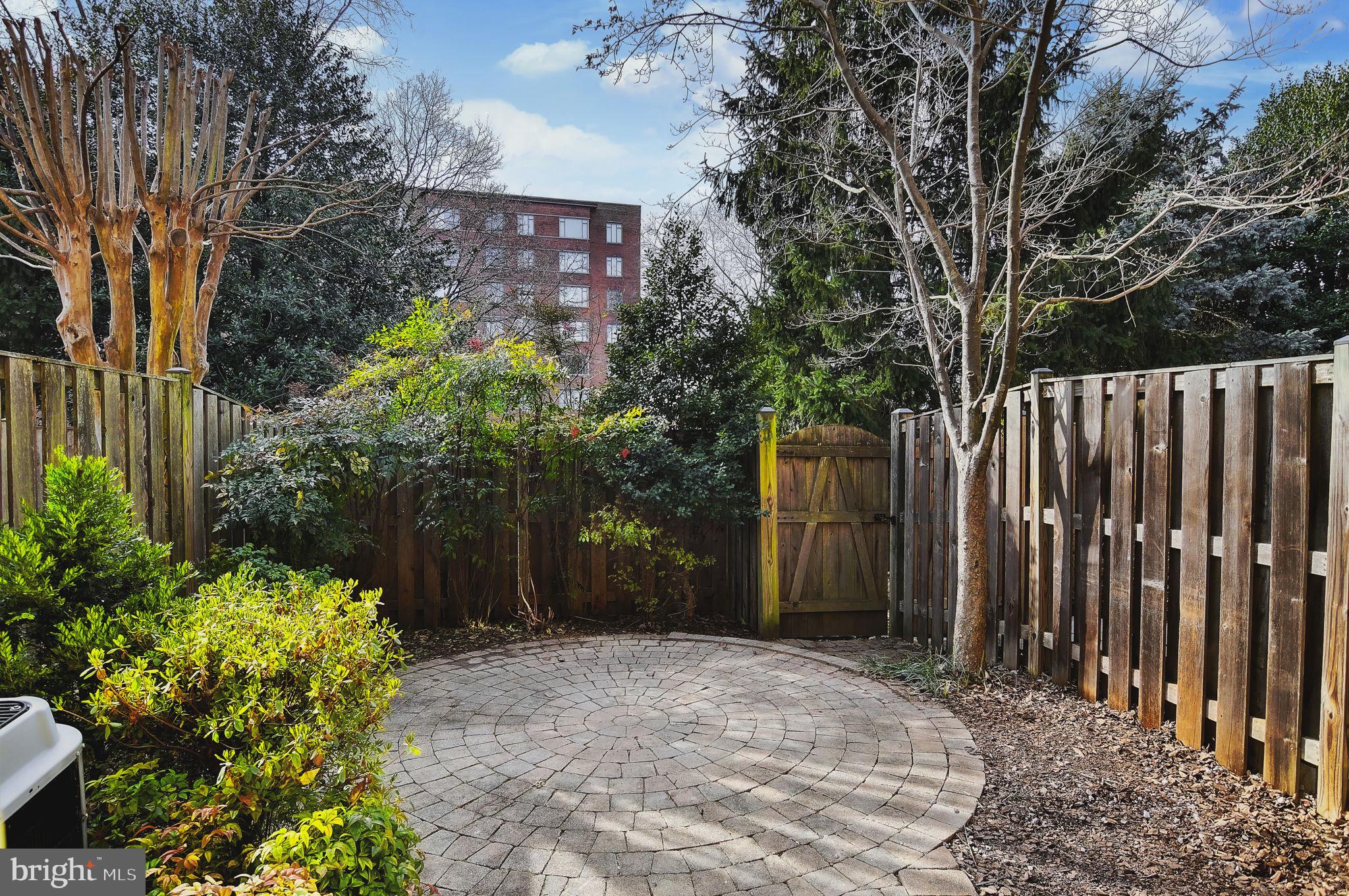 DOMINION SQUARE - Residential