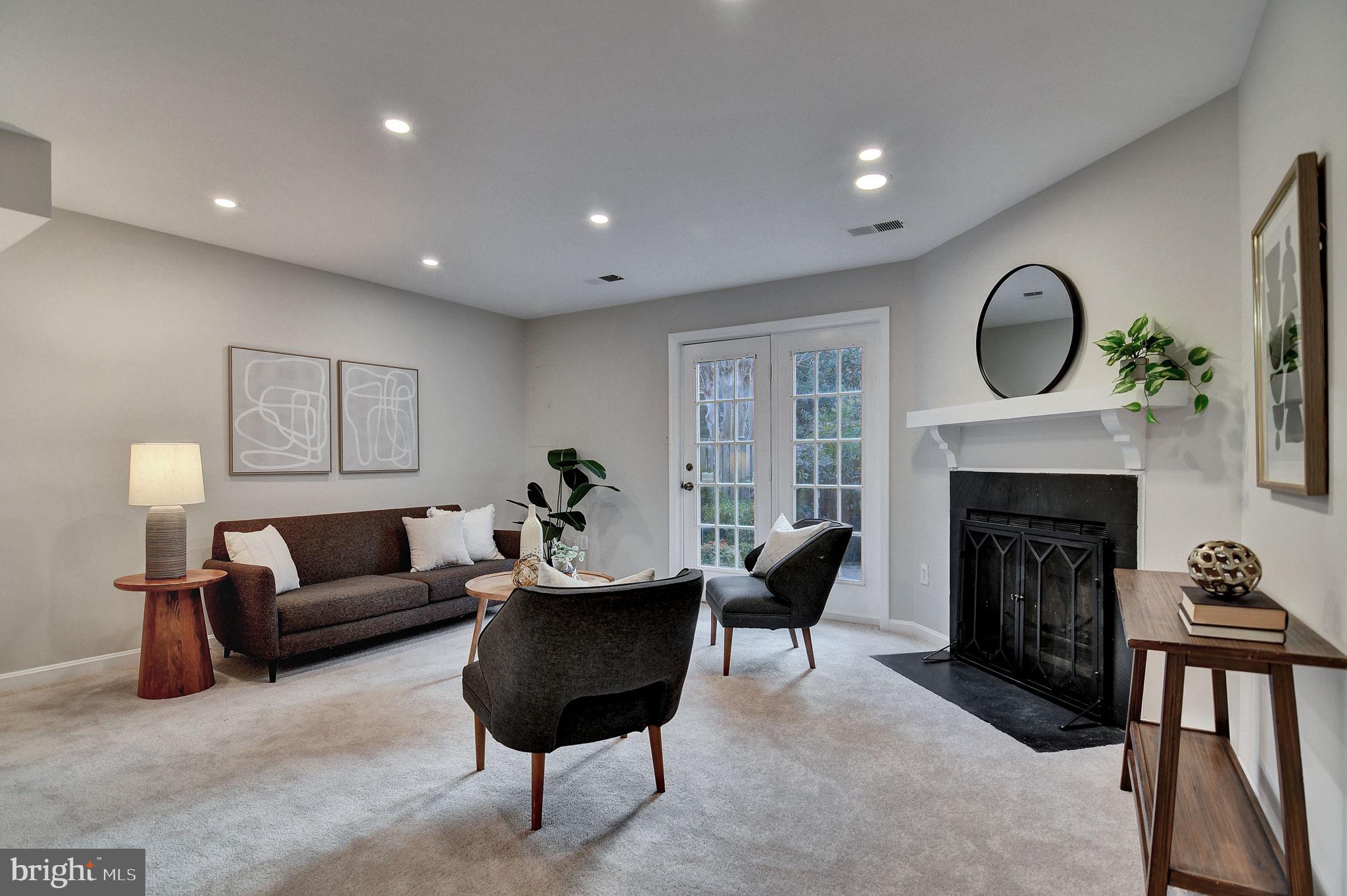 DOMINION SQUARE - Residential