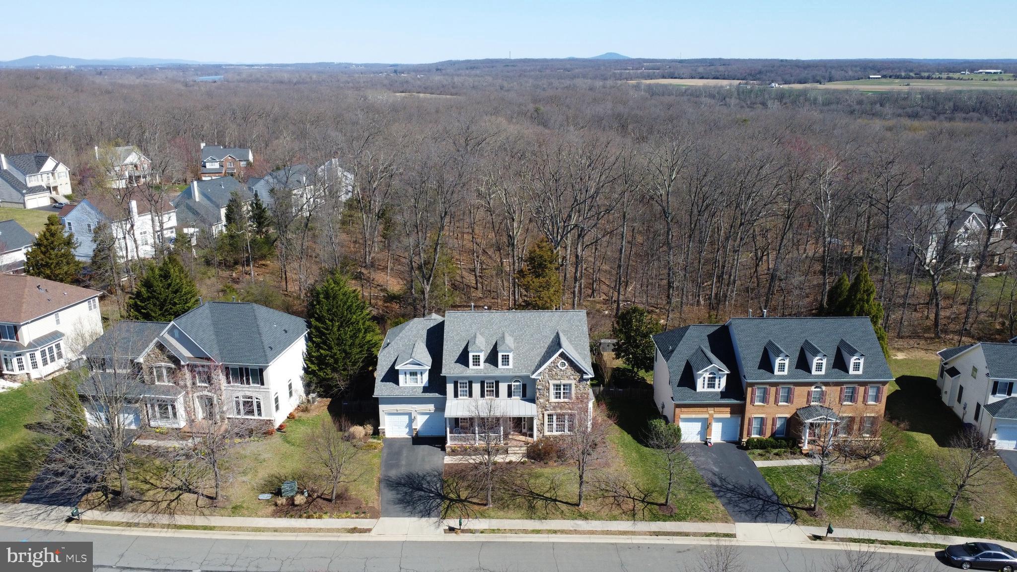 1804 WOODS EDGE DRIVE NE