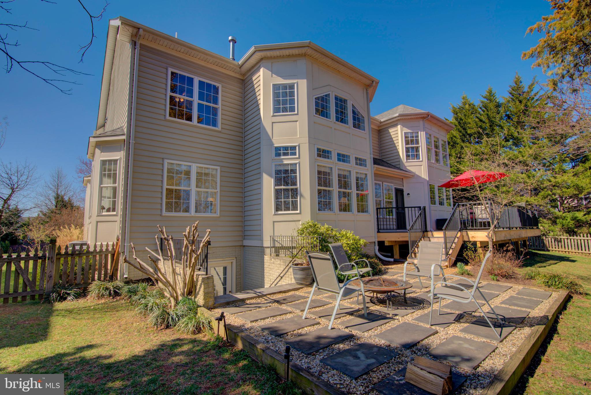 1804 WOODS EDGE DRIVE NE