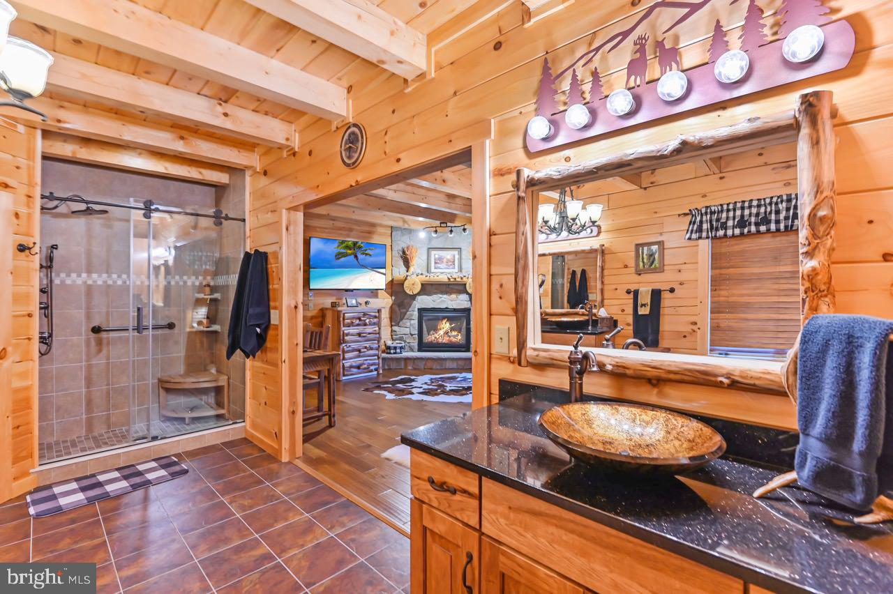 SPLIT ROCK - Residential