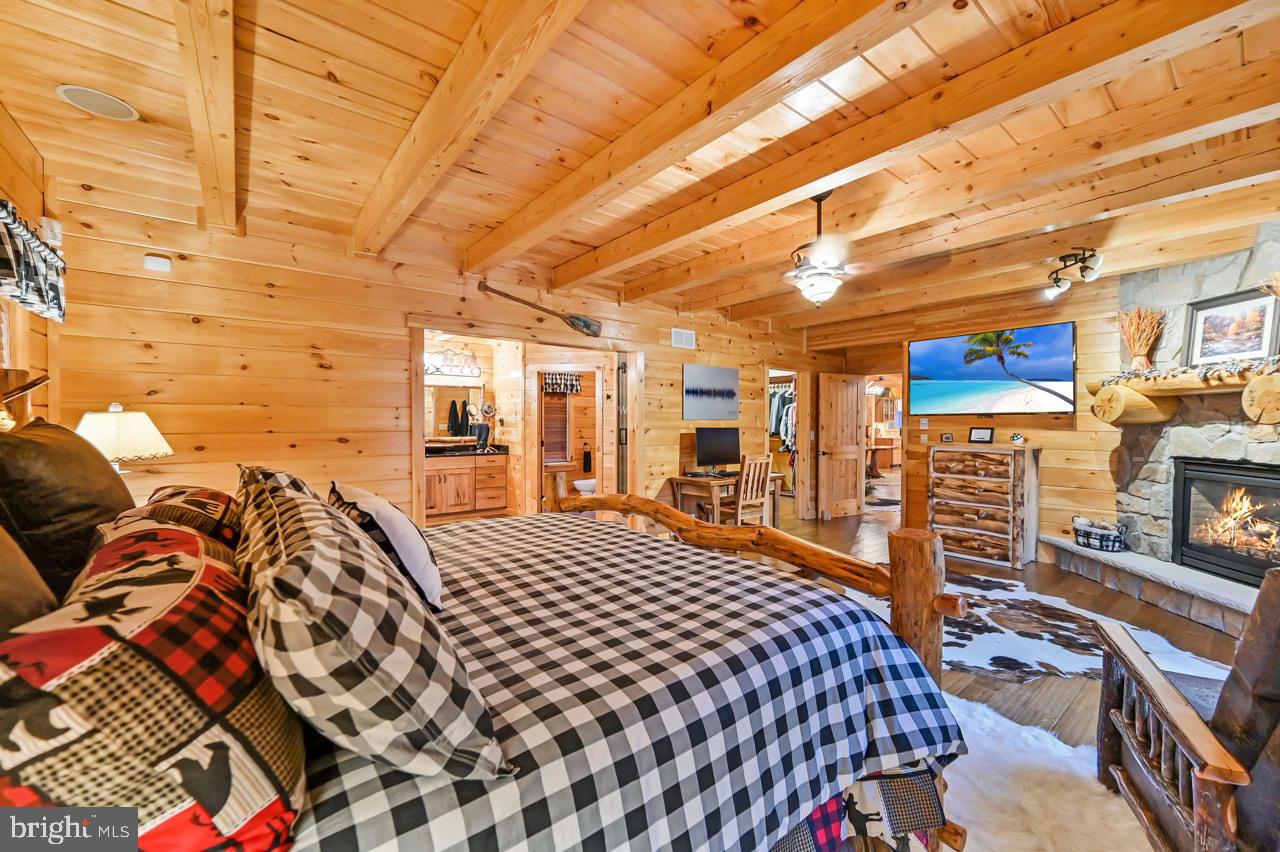 SPLIT ROCK - Residential