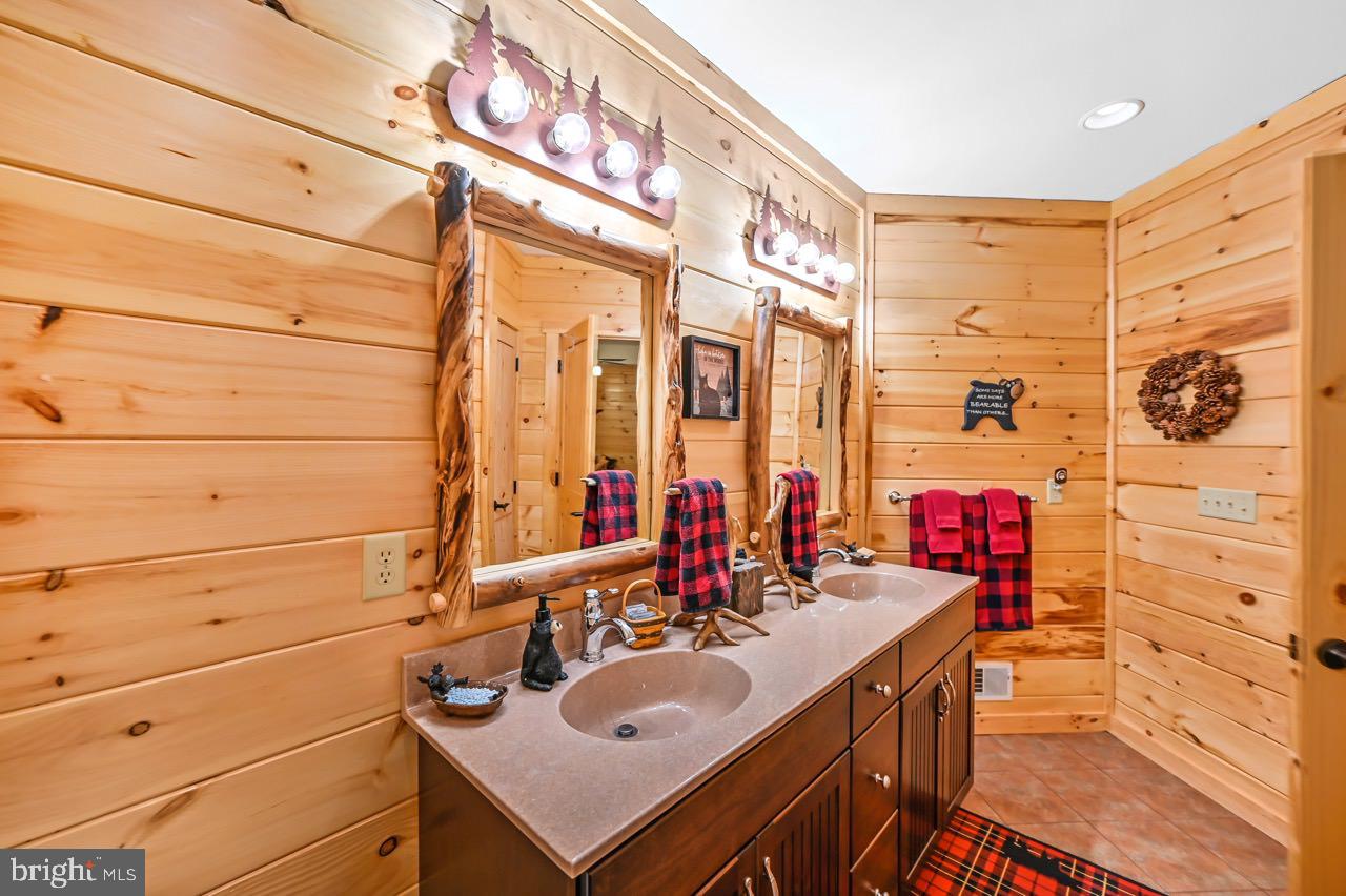 SPLIT ROCK - Residential