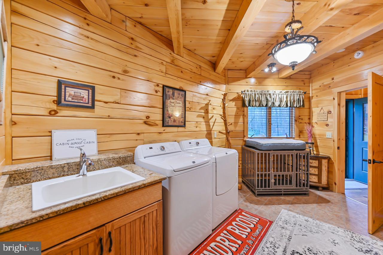 SPLIT ROCK - Residential