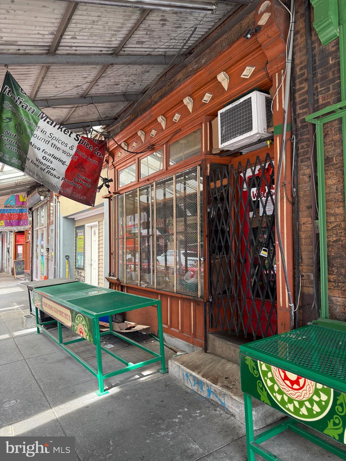 ITALIAN MARKET - Commercial Sale