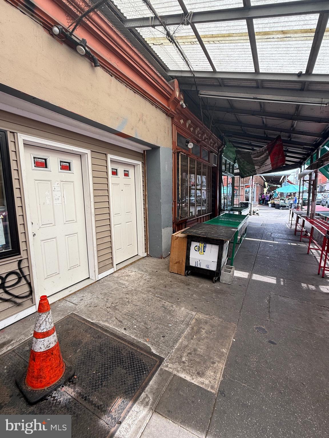 ITALIAN MARKET - Commercial Sale