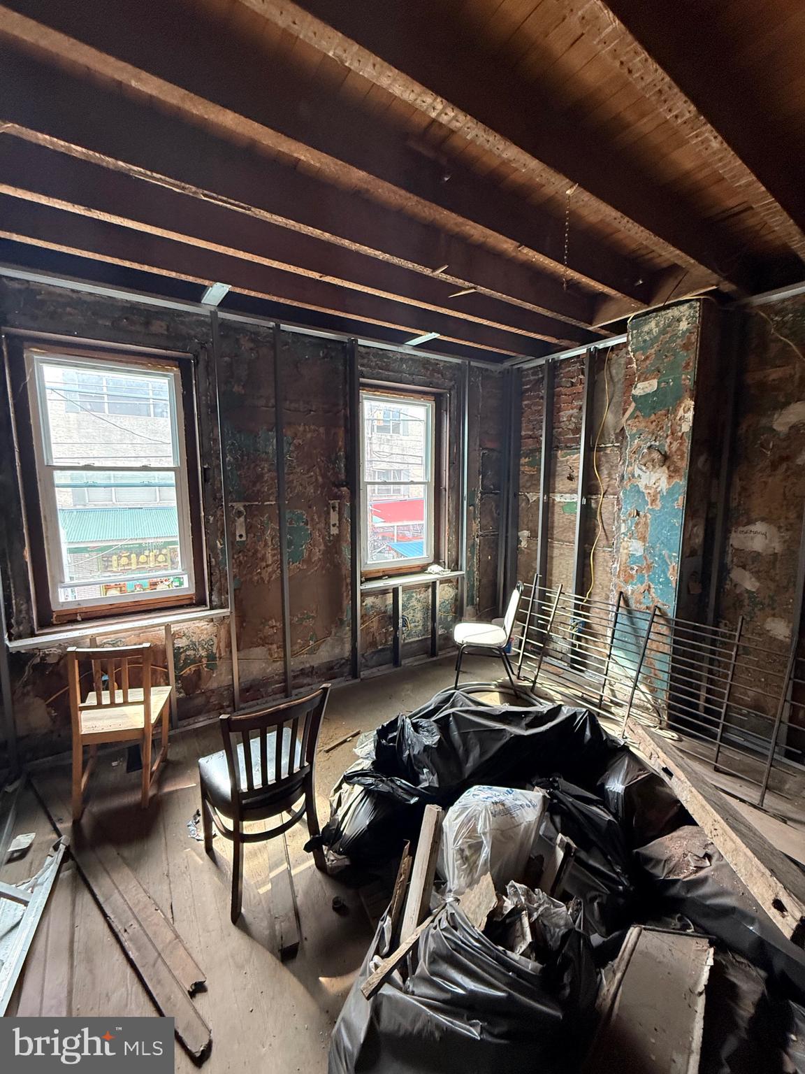 ITALIAN MARKET - Commercial Sale