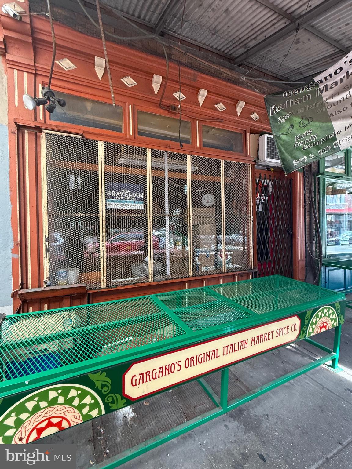 ITALIAN MARKET - Commercial Sale