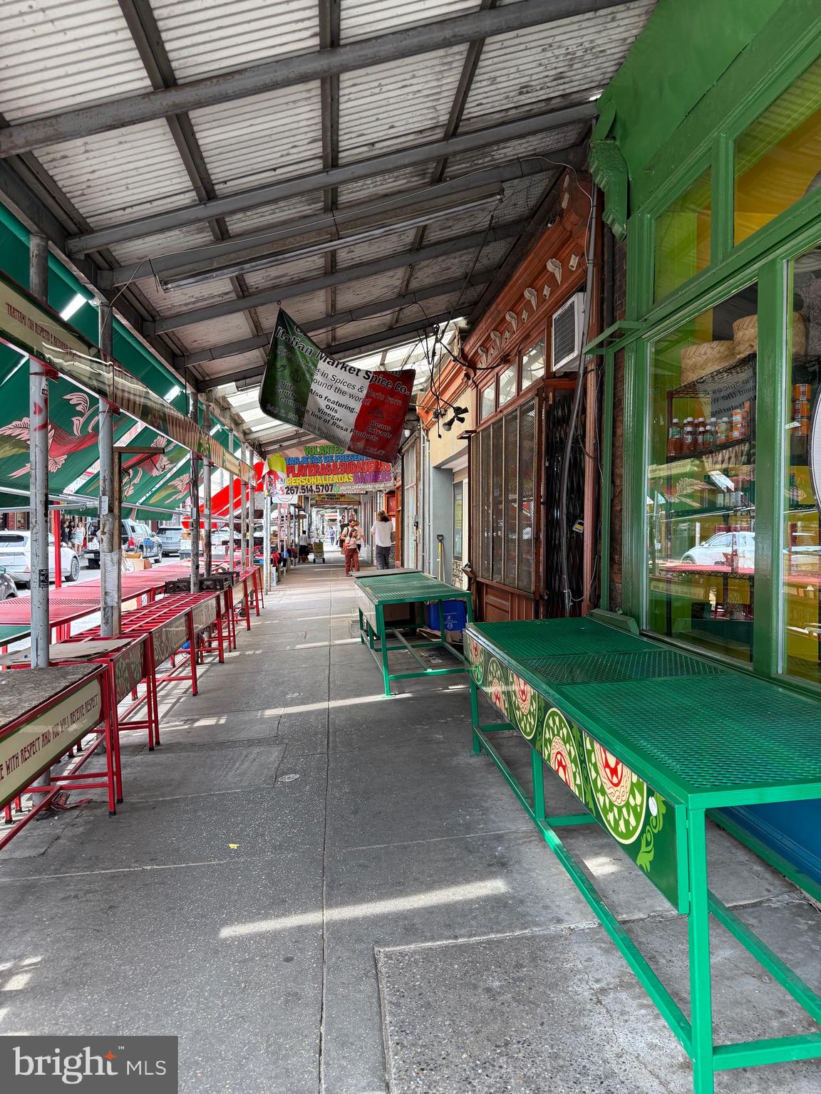 ITALIAN MARKET - Commercial Sale