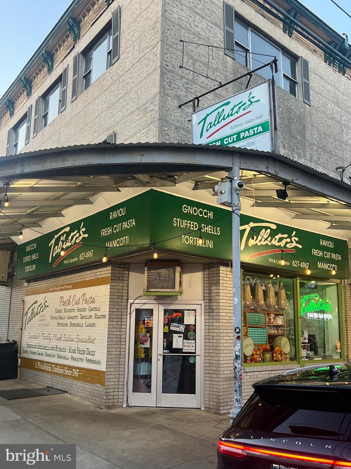 ITALIAN MARKET - Commercial Sale