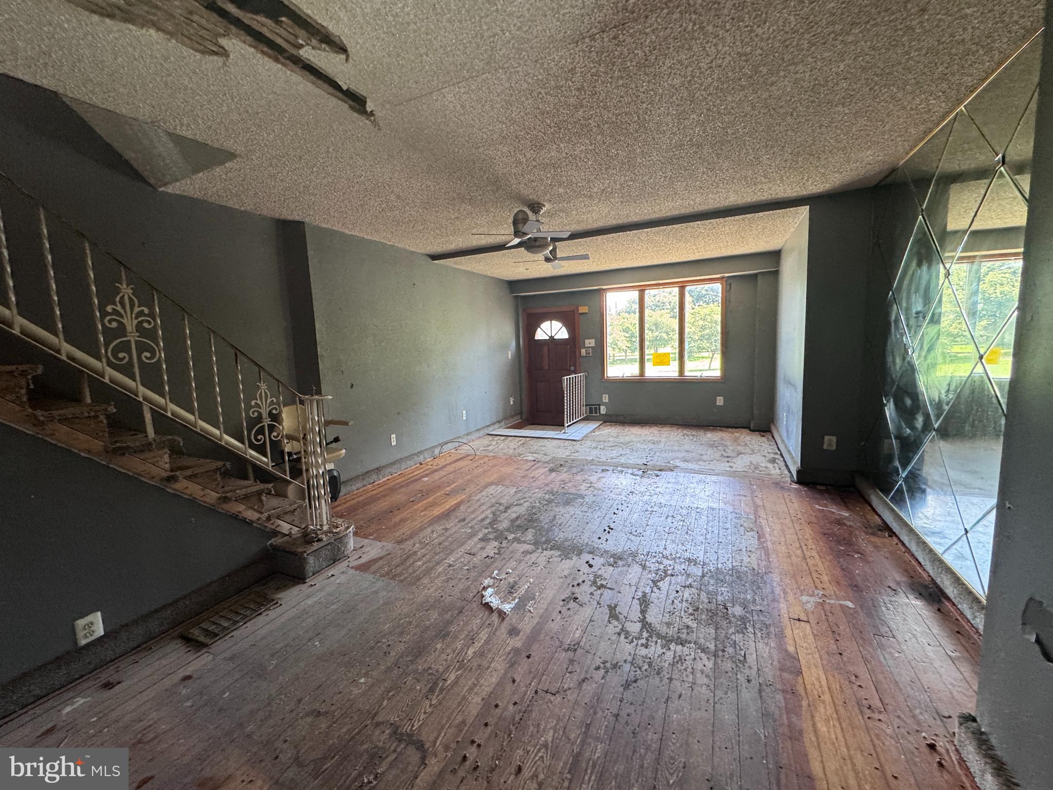 ELMWOOD PARK - Residential