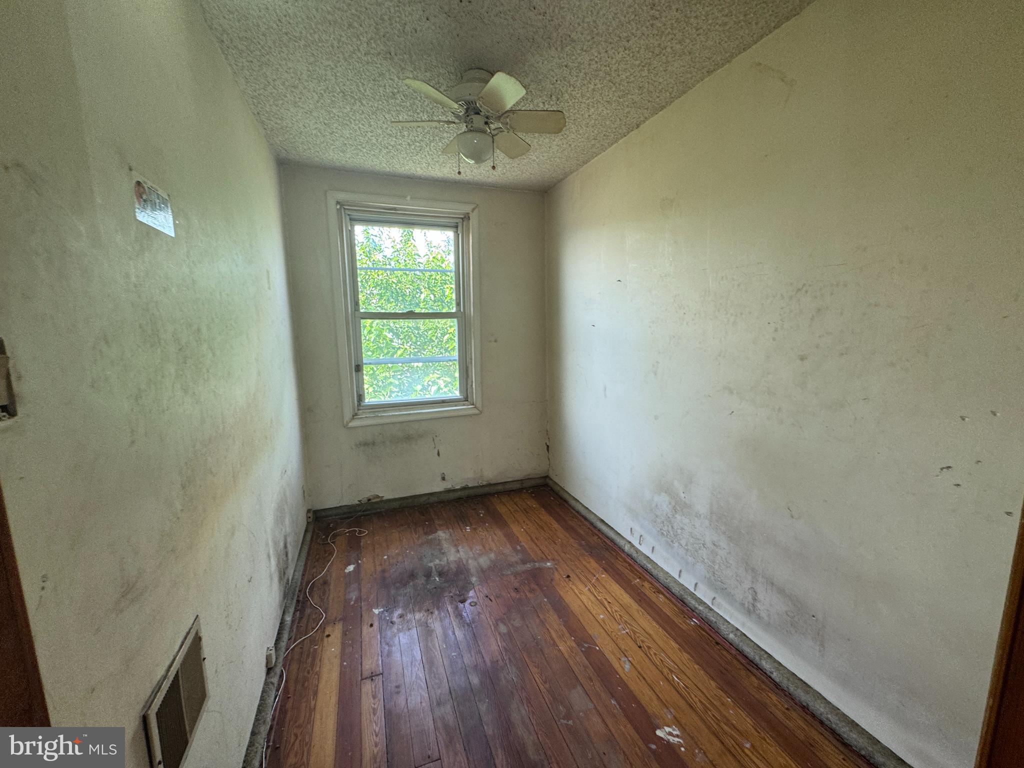 ELMWOOD PARK - Residential