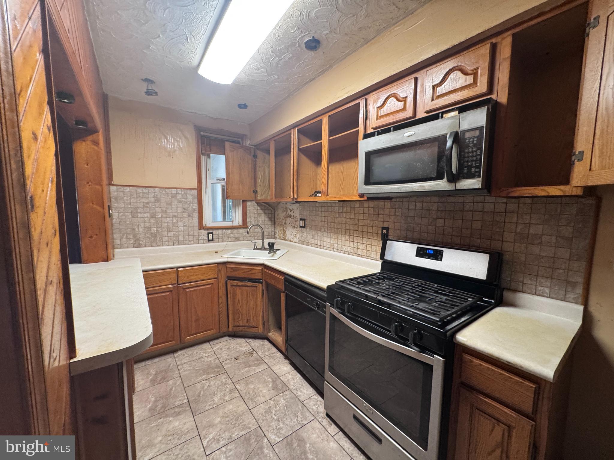 ELMWOOD PARK - Residential