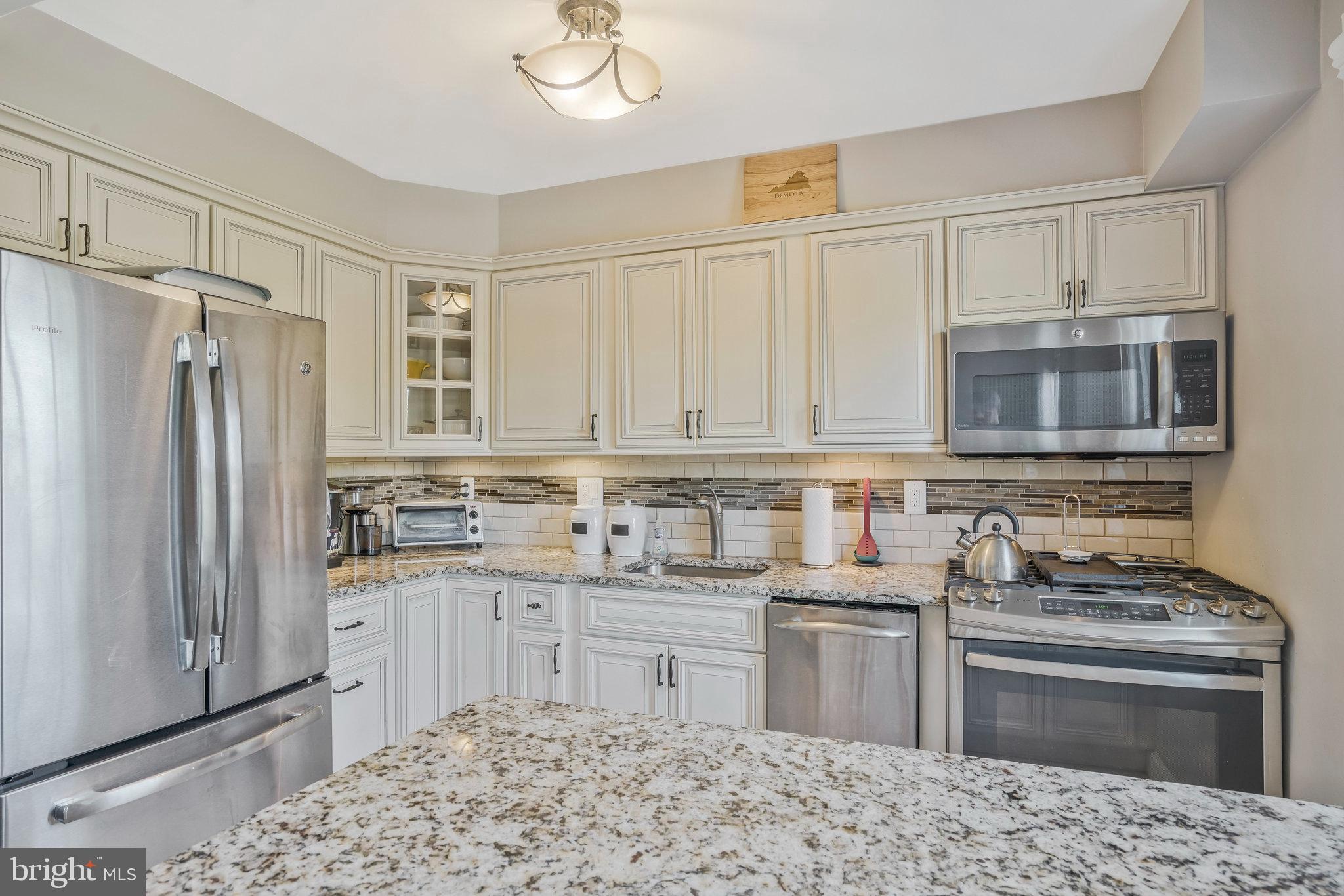 BELLE VIEW - Residential Lease