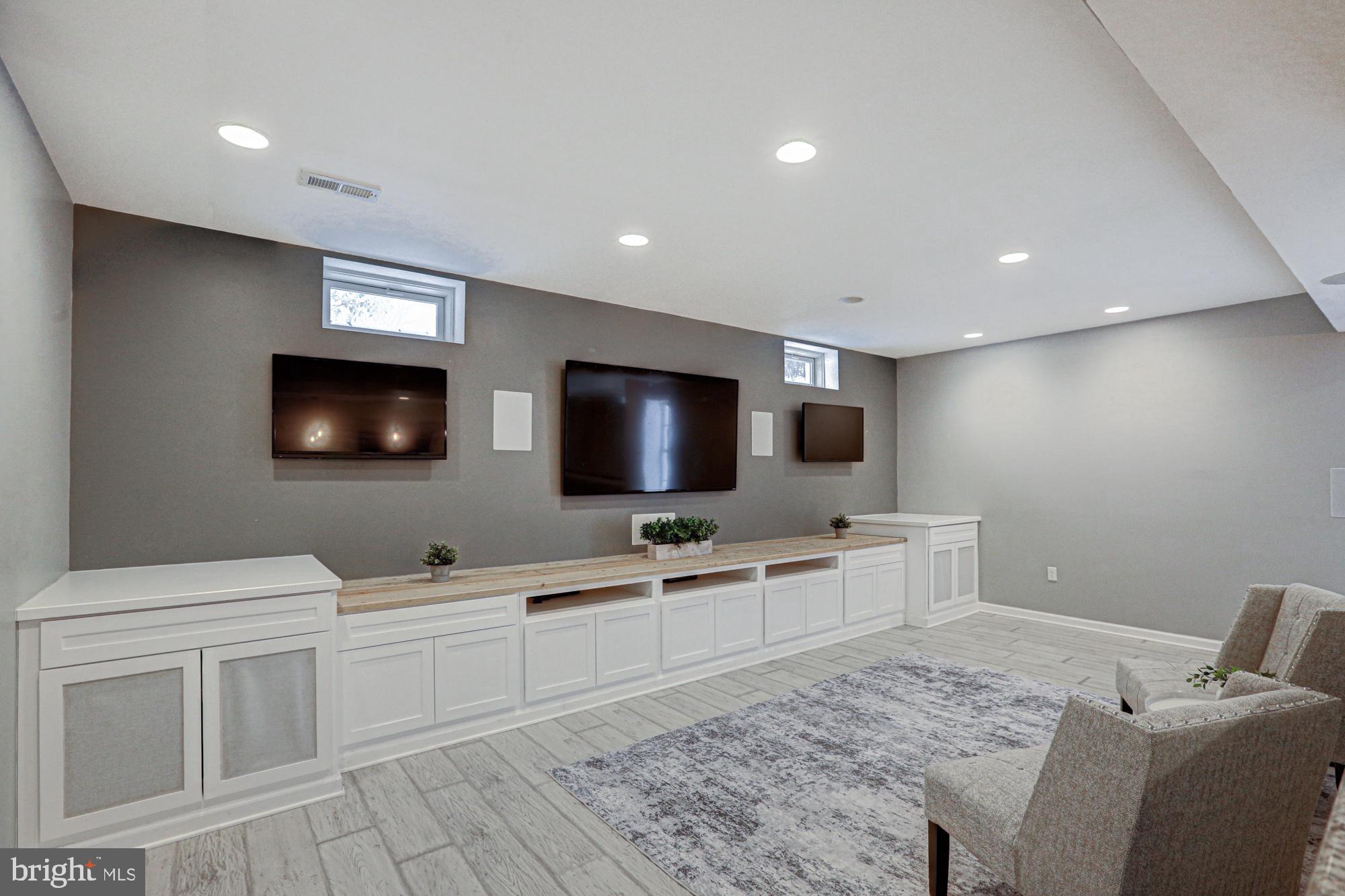 ESTATES AT ST ANNE - Residential