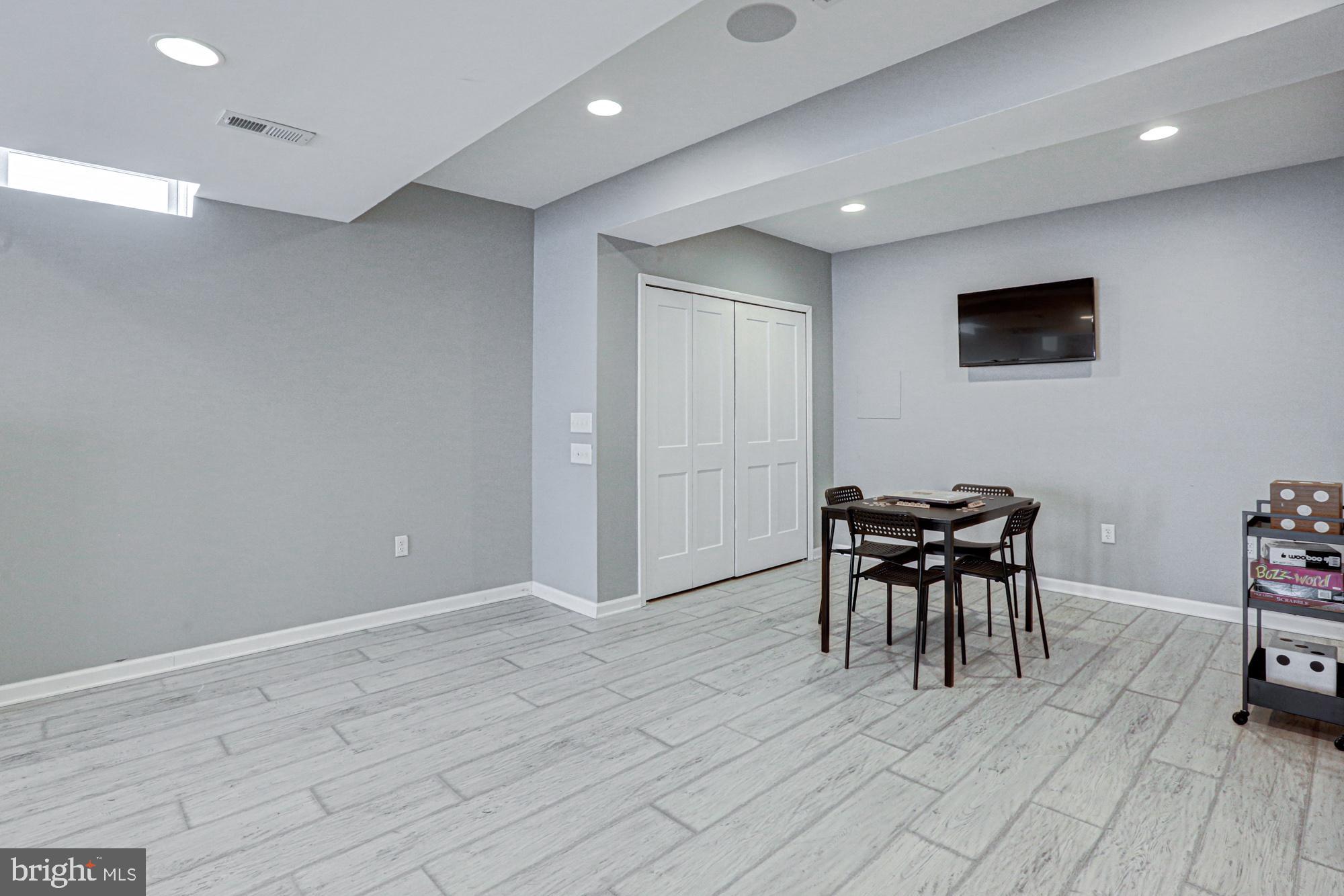 ESTATES AT ST ANNE - Residential