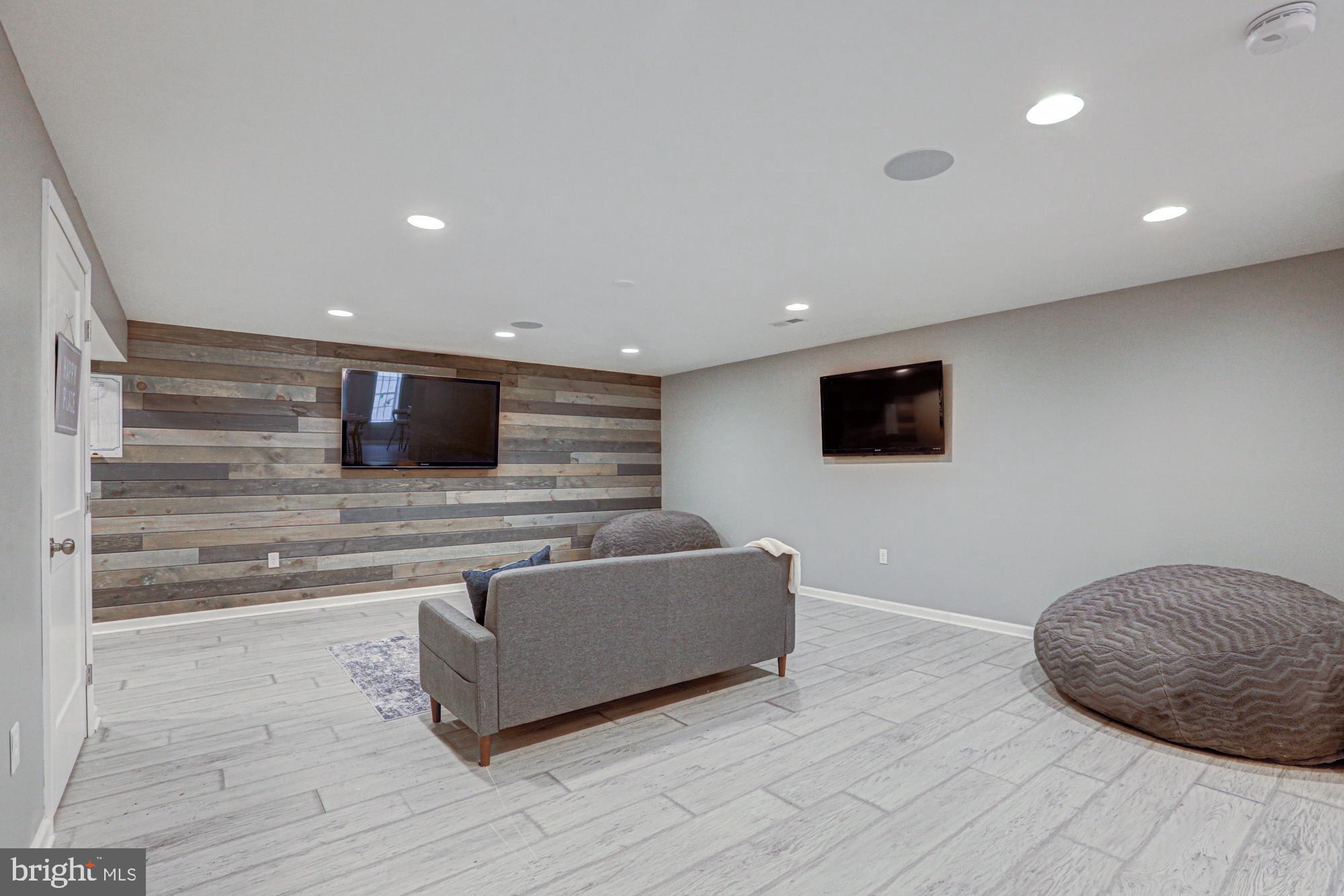 ESTATES AT ST ANNE - Residential