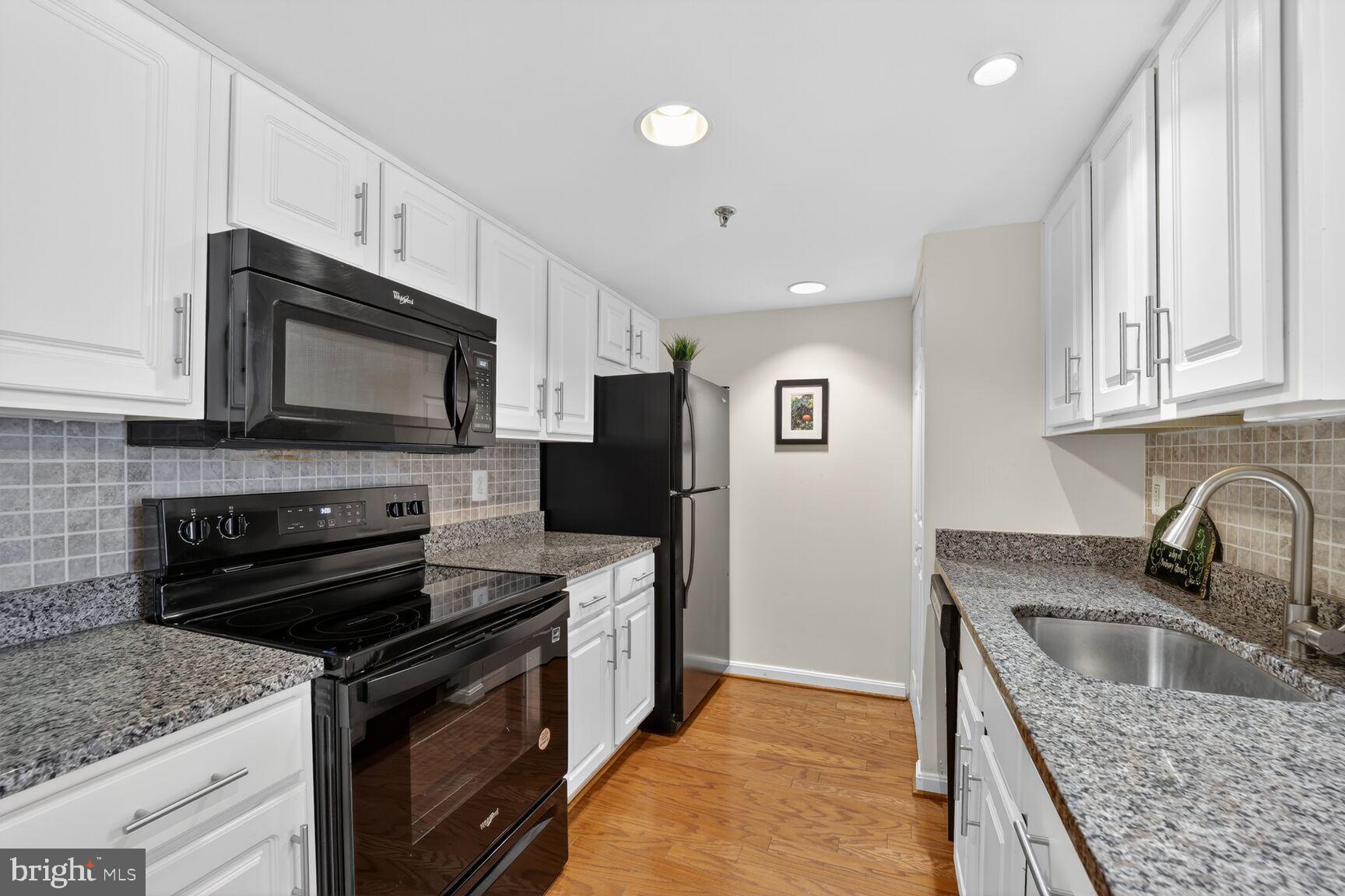 JEFFERSON RESIDENCES - Residential