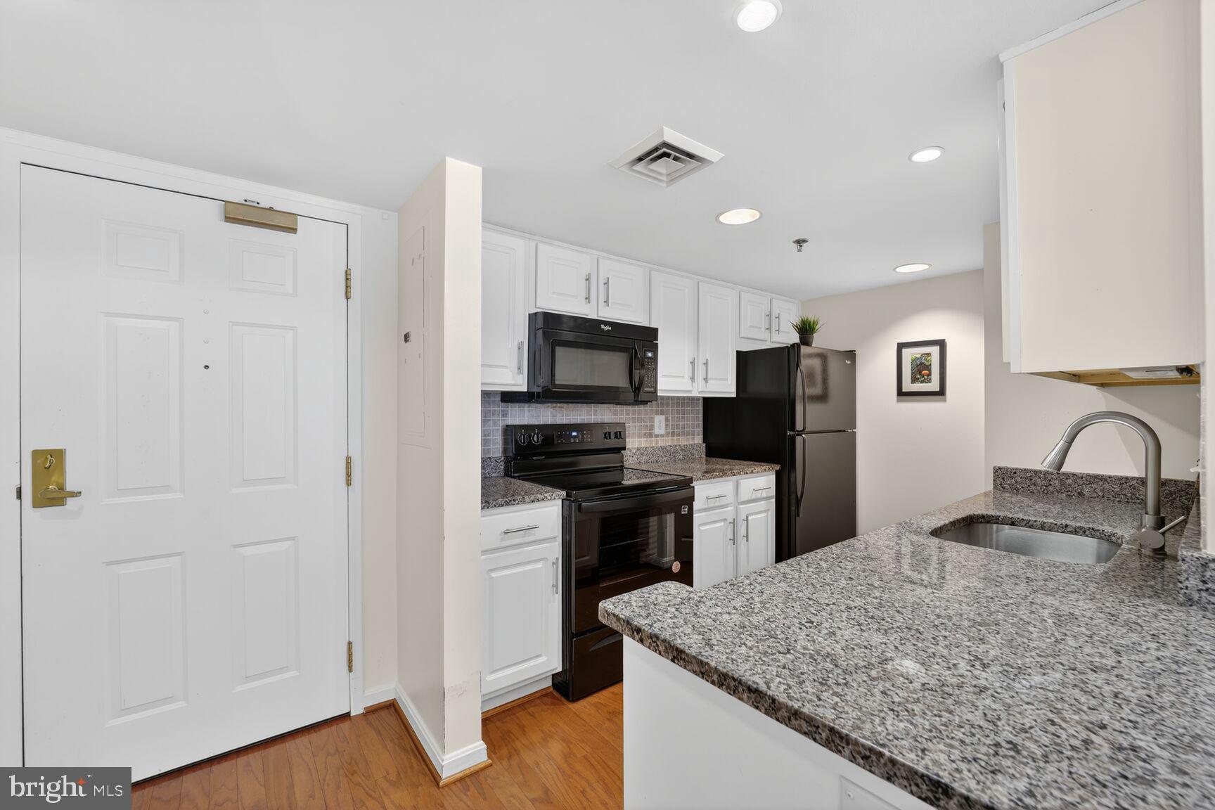 JEFFERSON RESIDENCES - Residential