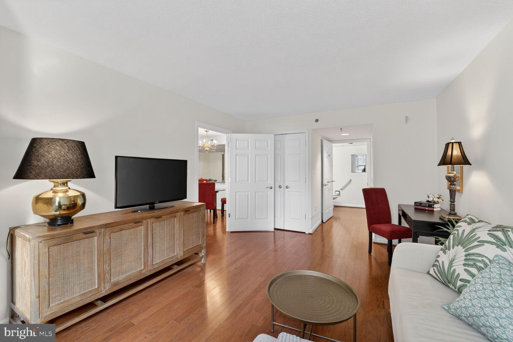 JEFFERSON RESIDENCES - Residential