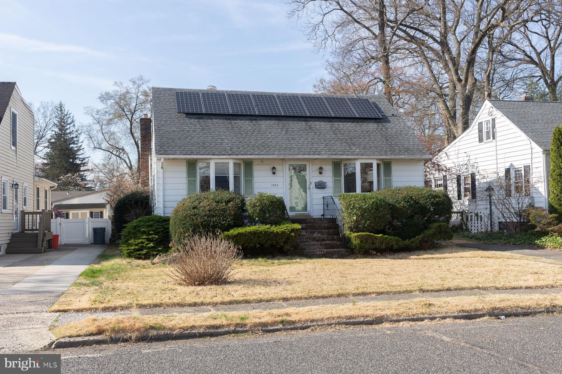 1520 CHESTNUT AVENUE