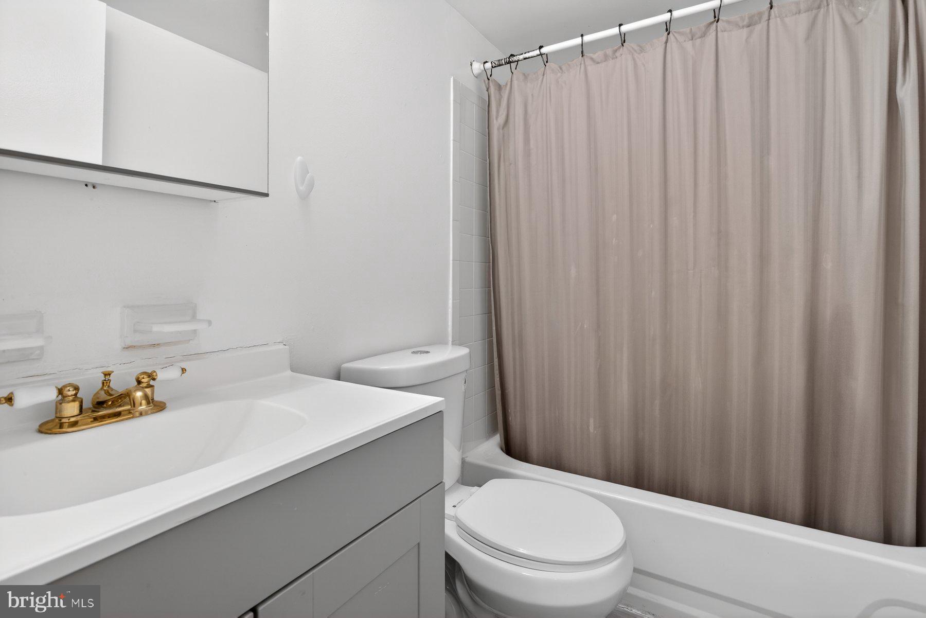 CHERRY GLEN CONDOS - Residential